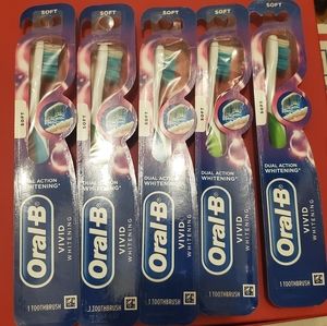 5* Oral-B 3D White Vivid Whitening Manual Toothbrushes - Soft Bristles